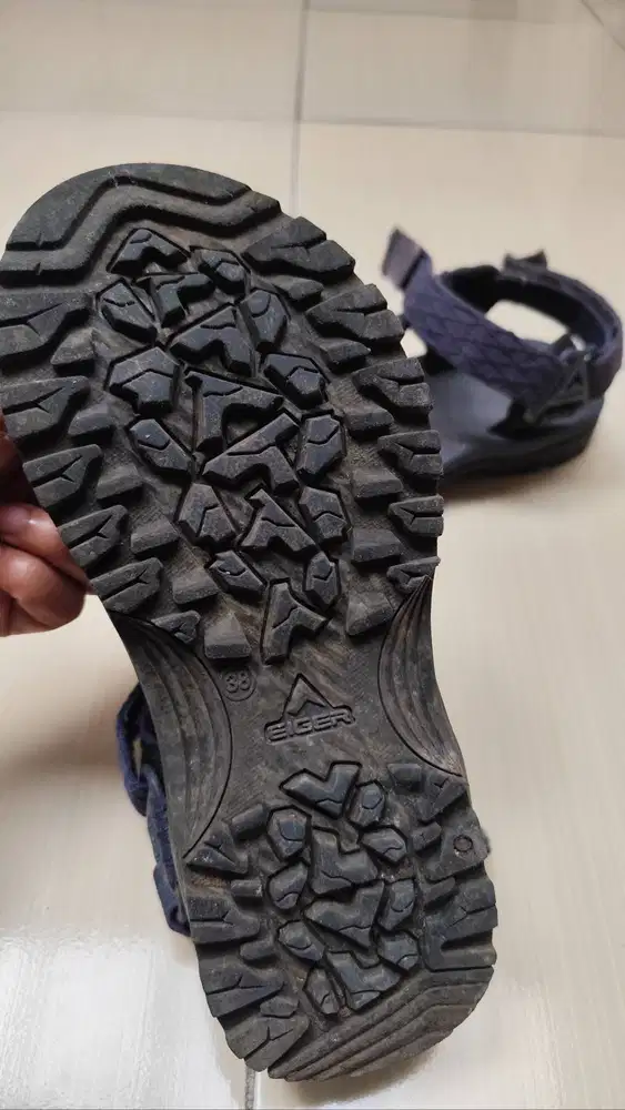 Sandal Gunung Eiger Navy