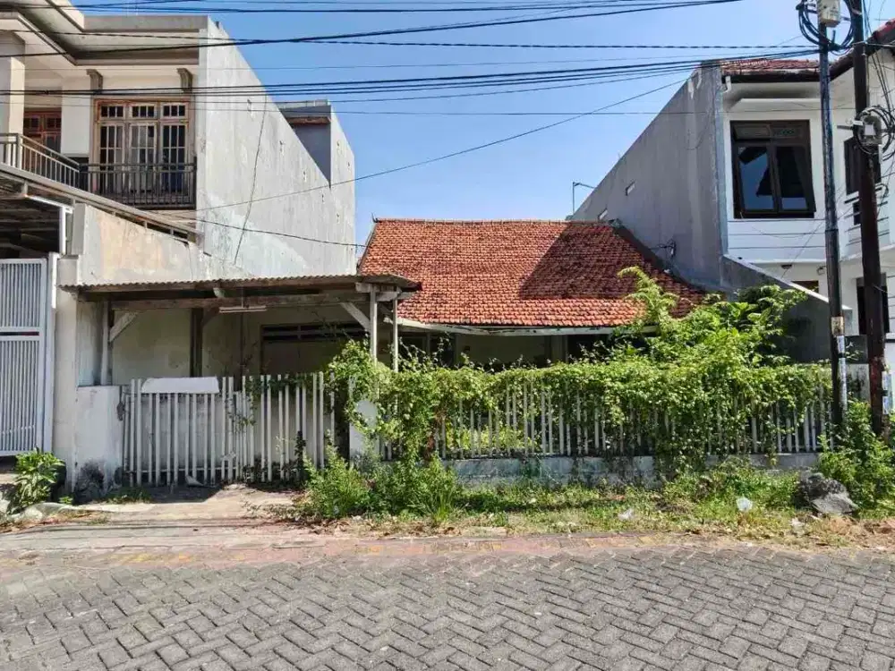 Dijual rumah hitung tanah tenggilis dekat kampus ubaya row jalan lebar