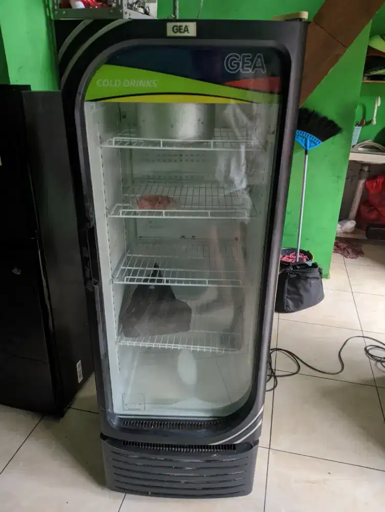 dijual showcase gea
