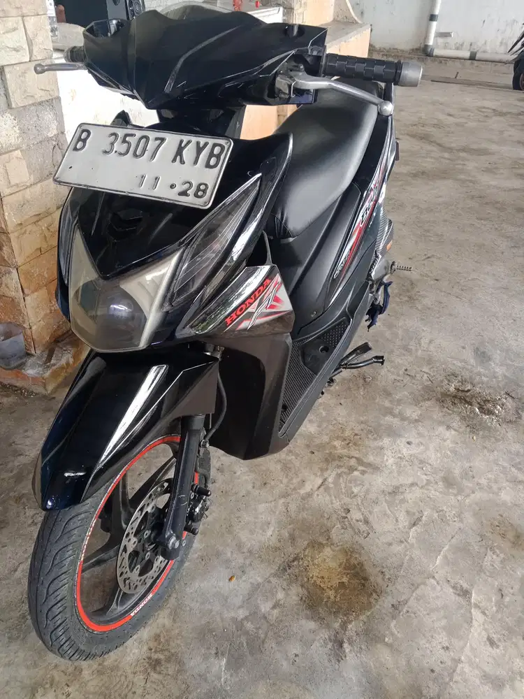 (B) Honda Beat FI Tahun 2015