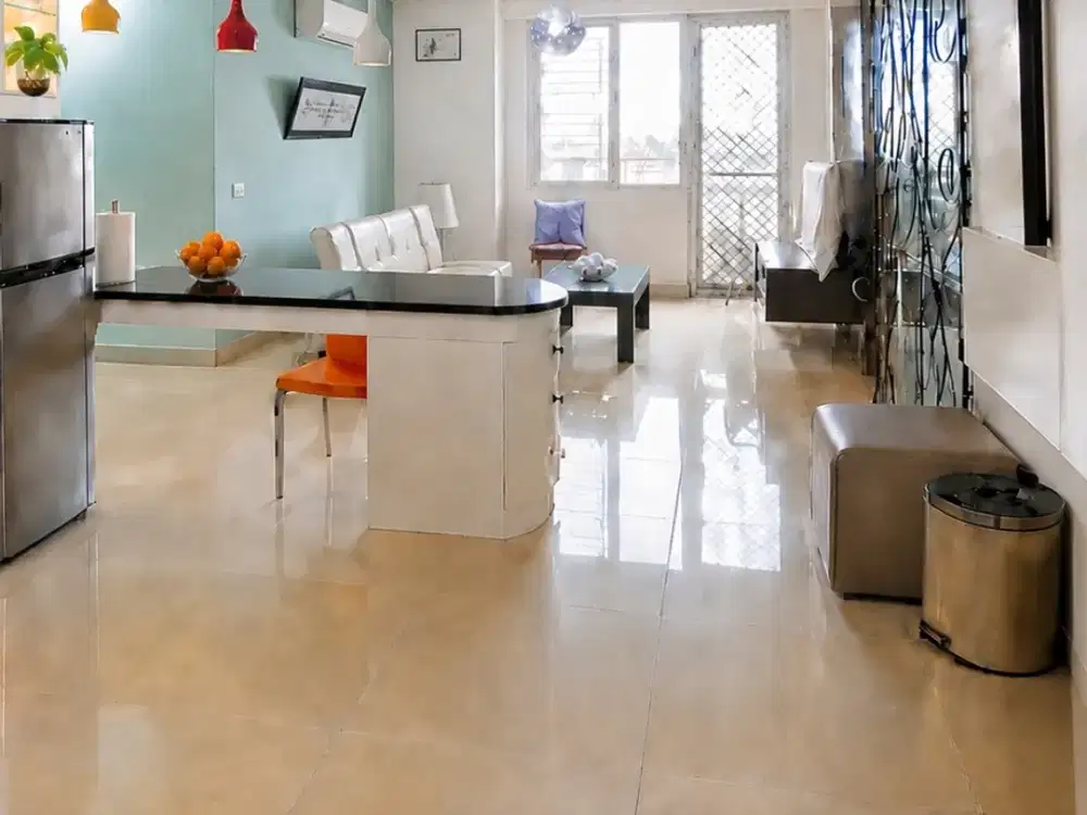 Apartemen luas, hoek, dengan balkon, 90% furnished, di Paladian Park, Kelapa Gading