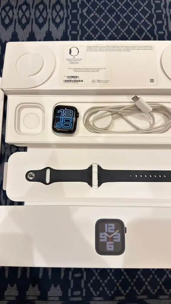 Apple Watch SE 2 Black 40mm Lengkap
