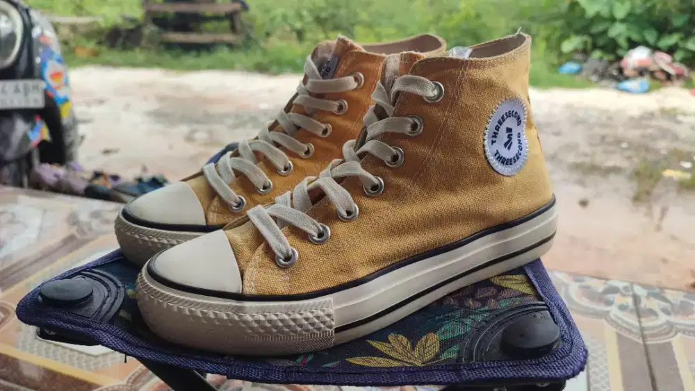 Sepatu second 3SECOND 38