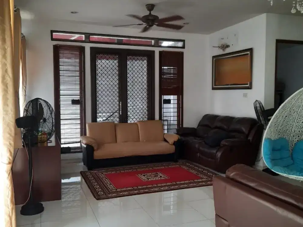 Dijual Rumah Cantik Strategis Posisi Hoek Siap Huni Dalam Cluster Dekat Stasiun Sudimara di Sektor 9 Bintaro Tangsel Ar-17779