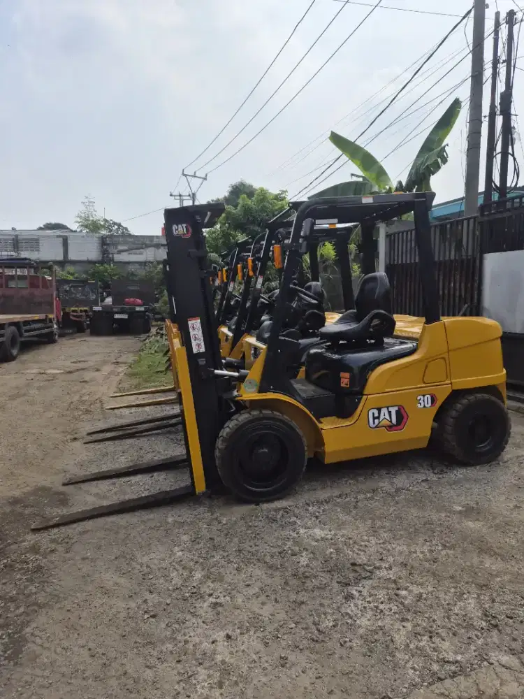 Forklift 2,5 Ton CAT istimewa siap kerja
