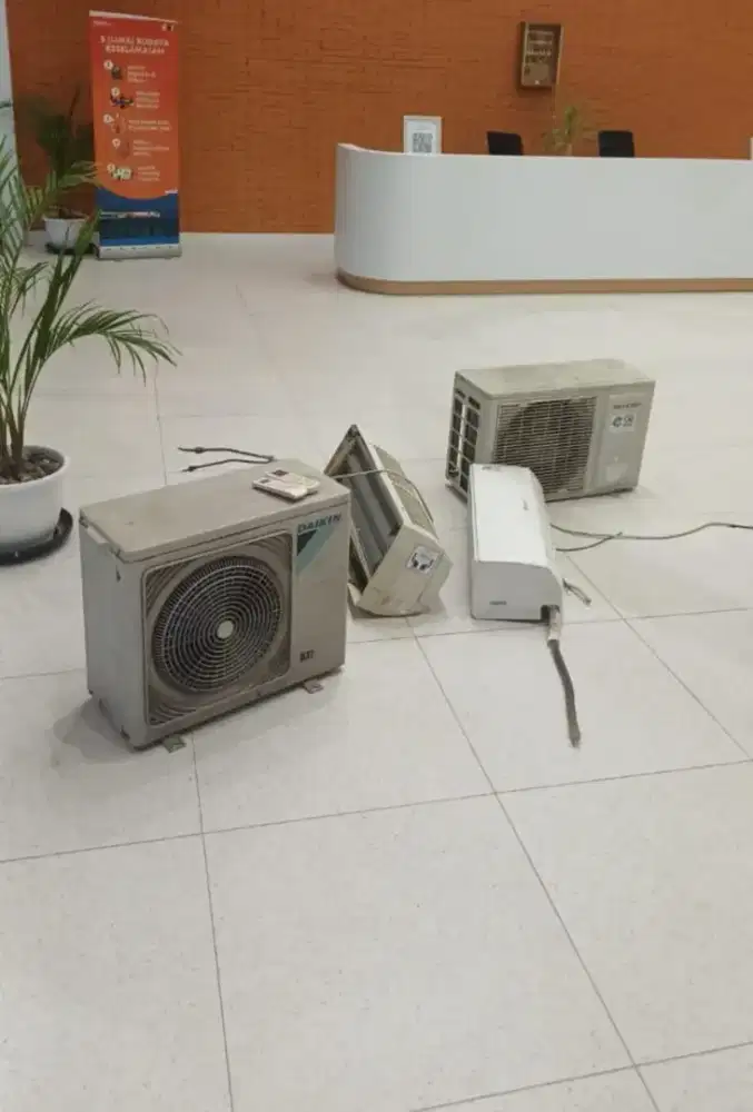 Terima ac bekas rusak mati