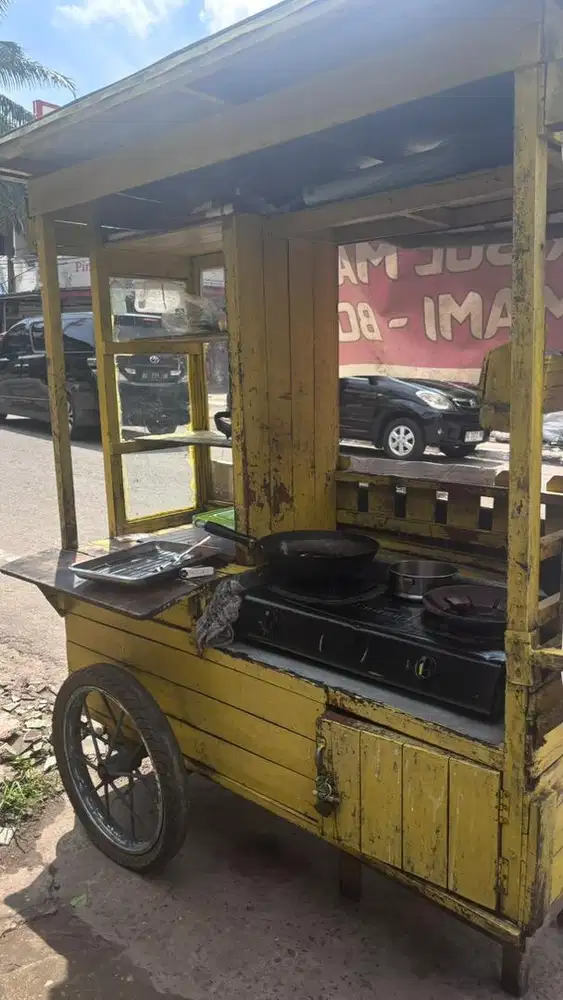 gerobak kuning jualan