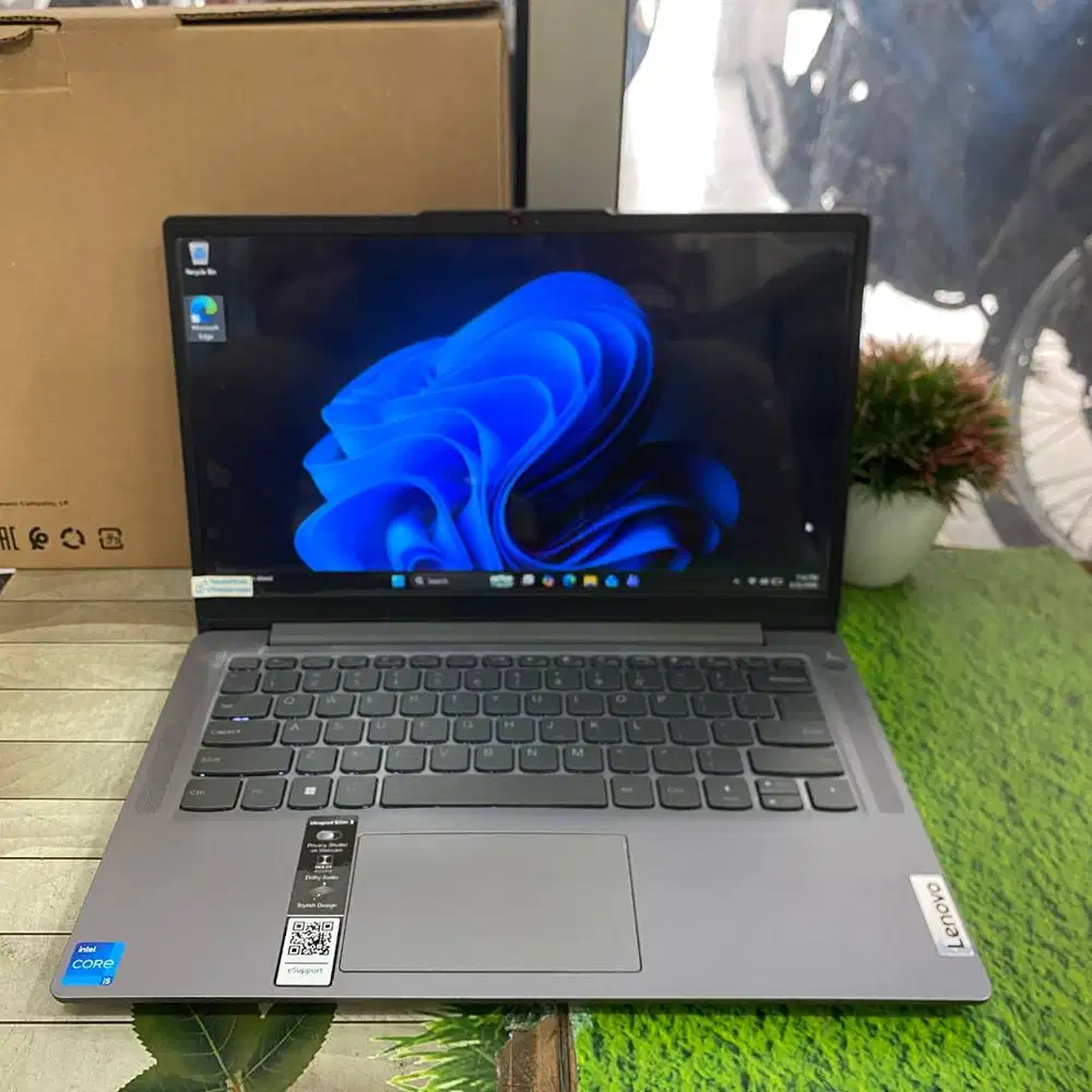 New Lenovo Ideapad Slim 3 Core i5-12450H 8GB 512GB 14 IPS Windows 11