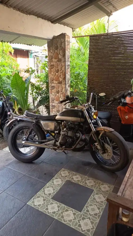 Motor Custom British Megapro not Japstyle Caferacer Tracker Scrambler