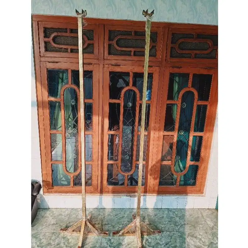Dekorasi bongkar pasang kaki gawang besi untuk atas kayu