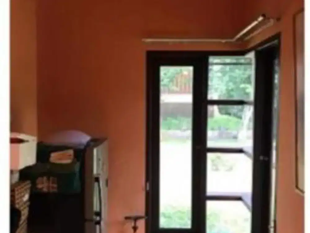 Rumah Posisi Hook, Hadap Barat di Area Depok, Kondisi Bagus, Siap Huni Dan Terawat