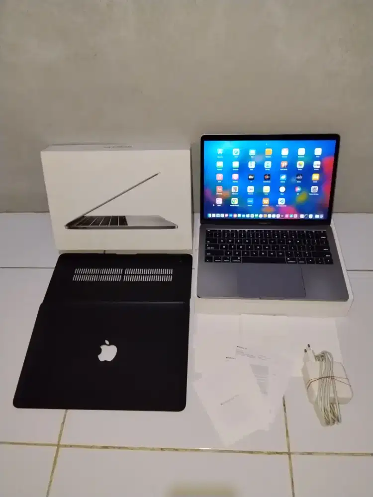 MacBook Pro 2017 8/256 Fullset Original
