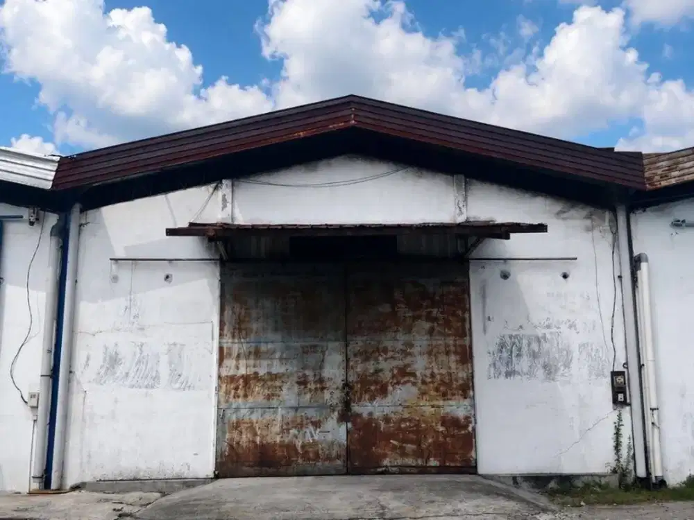 Gudang Margomulyo Permai Strategis
