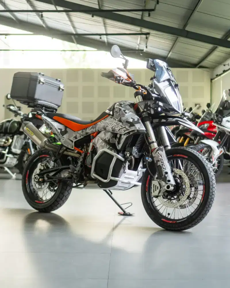 KTM 790 Adventure R Orange Wrapped in Grey Camo 2020