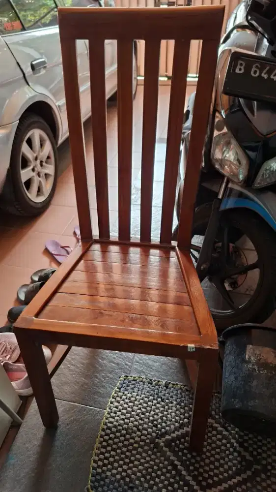 Jual 1 set kursi makan gratis 1 meja bundar kecil