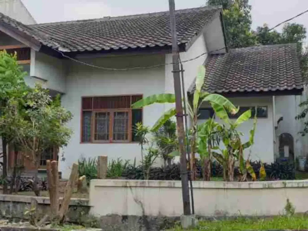 sale rumah hook di kopo culdesak dengan halaman yang luas