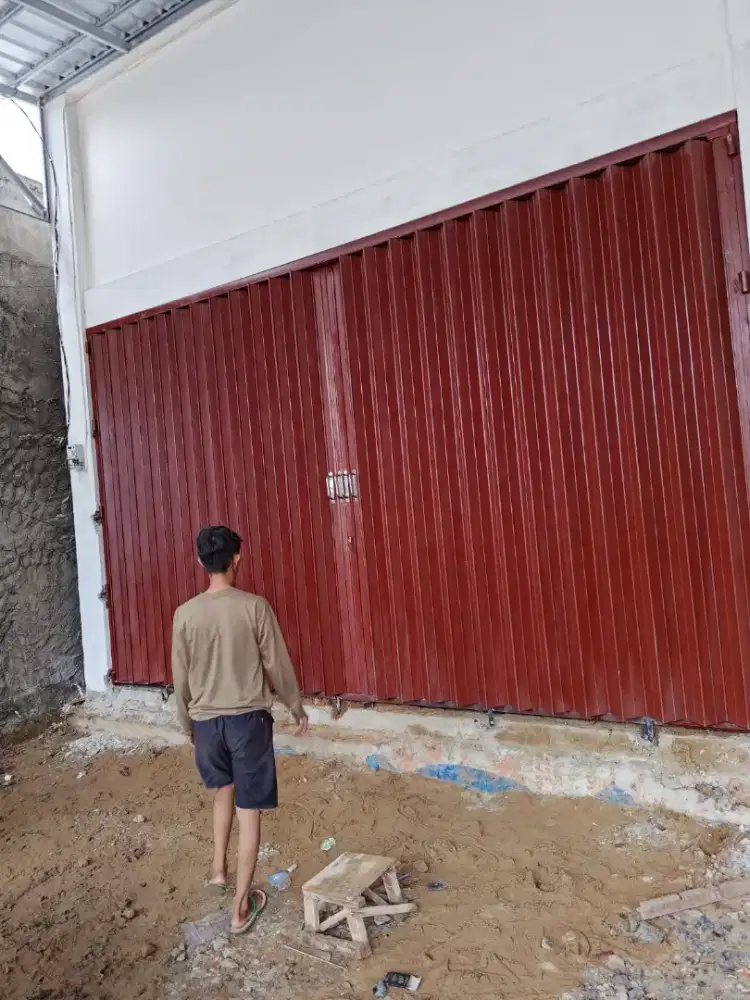 Pintu harmonika atau folding gate
