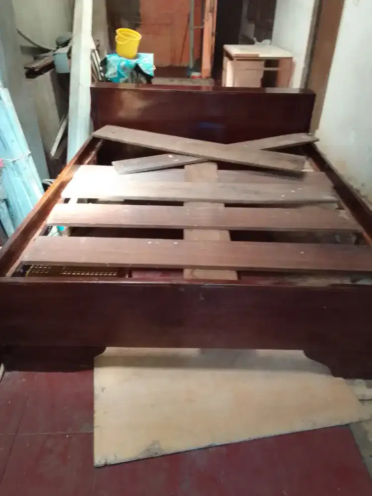 Tempat tidur kayu 160x200