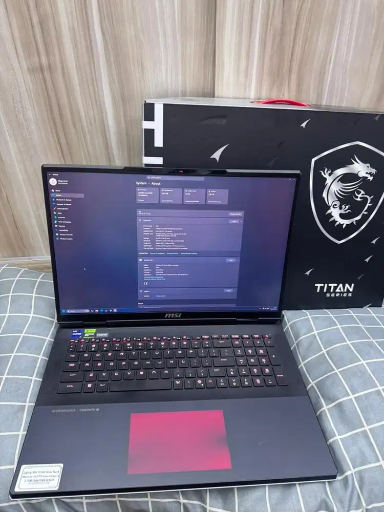 LAPTOP GAMING MSI Titan 18 ram 64GB/2TB intel core i9 14900HX RTX 4080