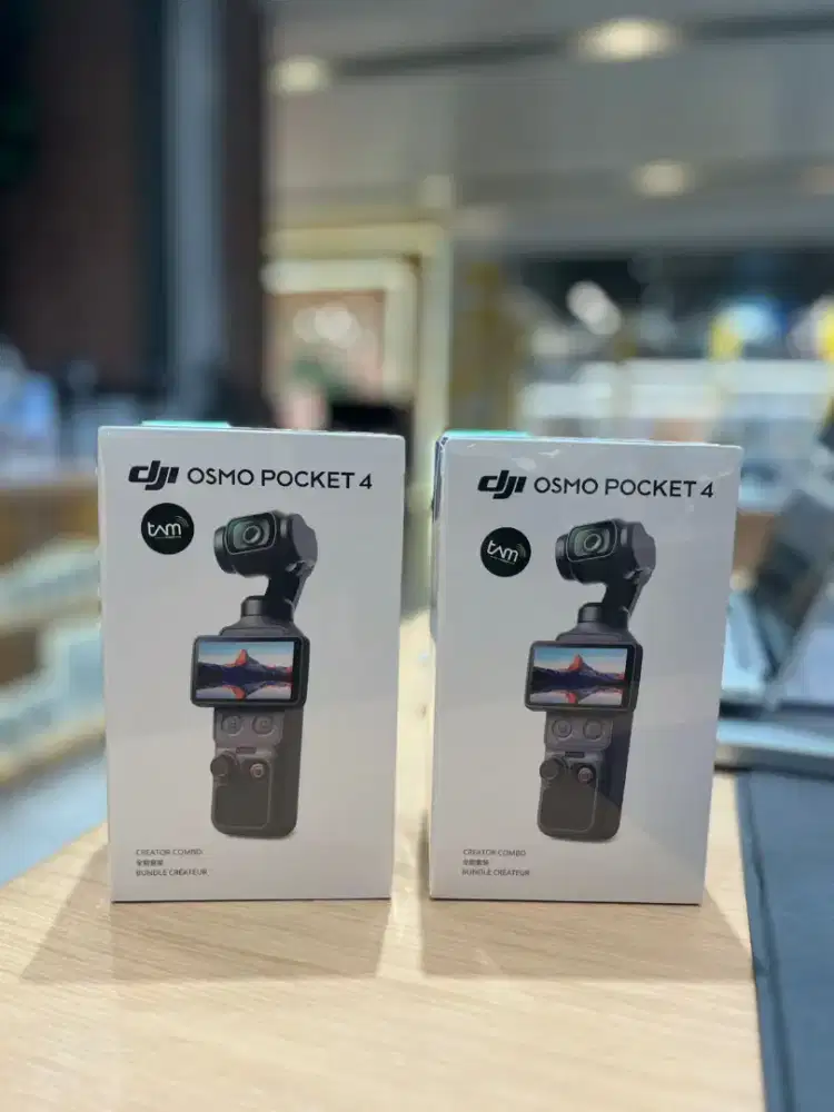 DJI Osmo Pocket 4 Creator Combo