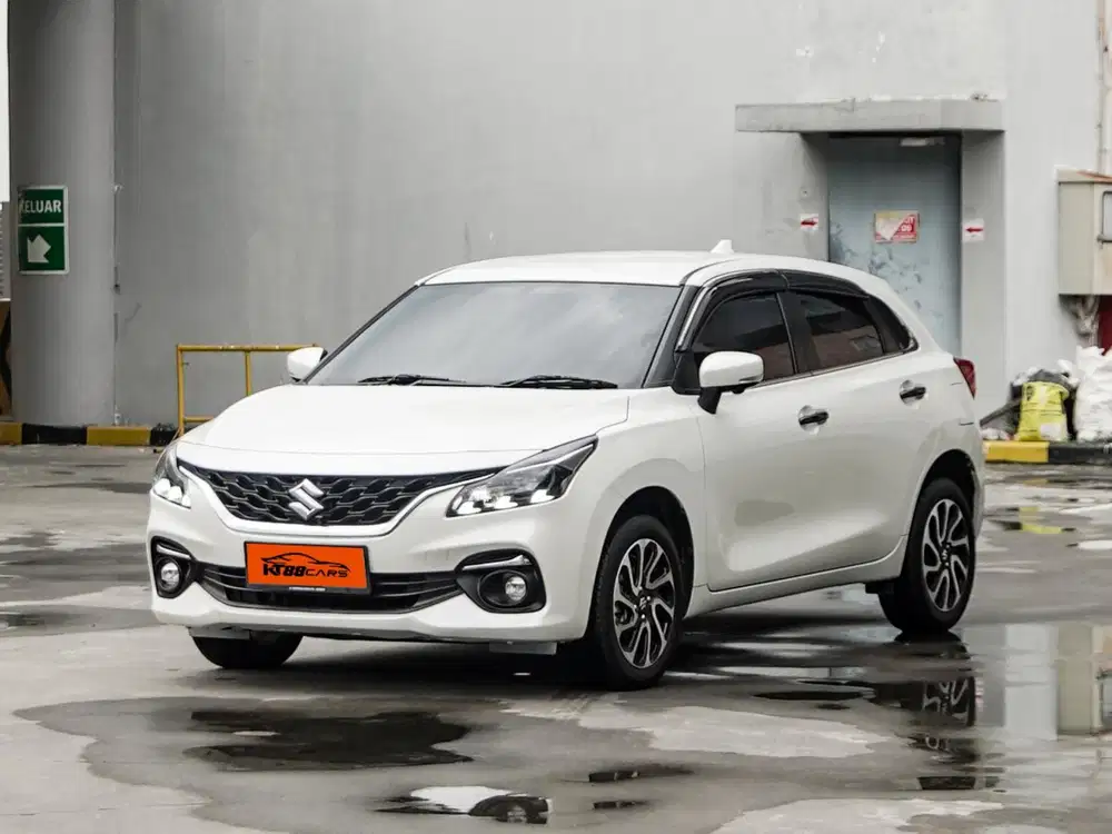 Suzuki Baleno Hatchback Matic 2024 pakai 2025 putih genap