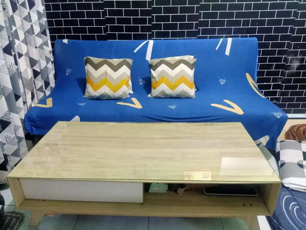Jual sofa dan meja 1 set, kondisi second,bagus.