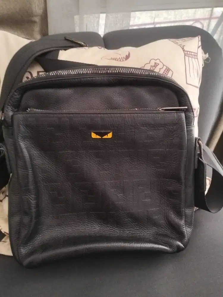 Tas Fendi Warna Hitam Kulit Asli