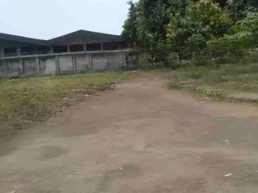 Kavling komersial dibwh NJOP di jalan raya utama Pulo Gadung
