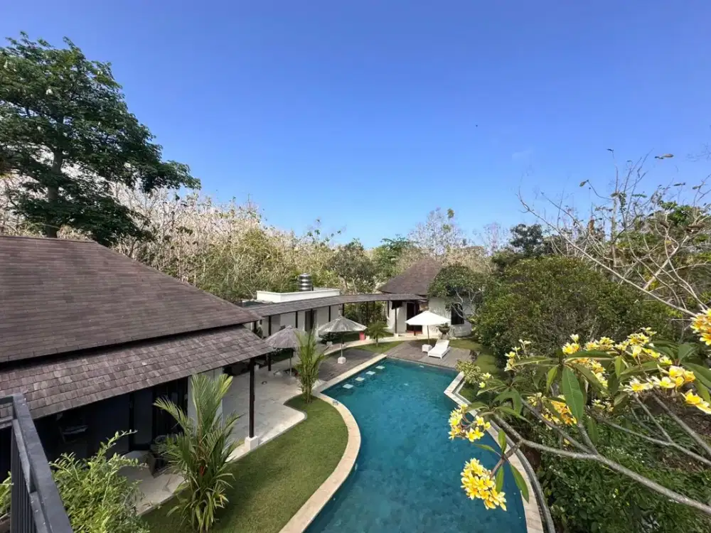 SPACIOUS VILLA WITH GREENERY & SUNSET VIEW IN PURI GADING JIMBARAN