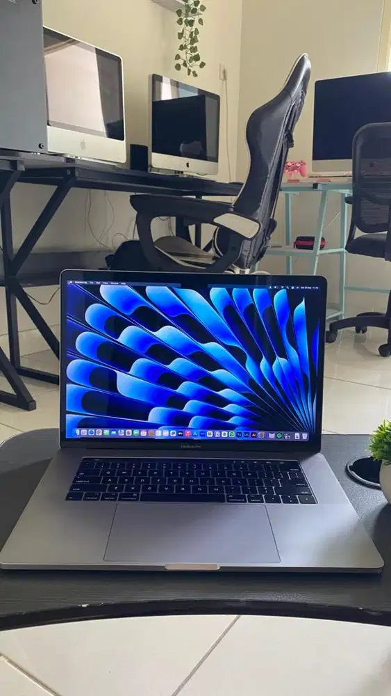 MACBOOK PRO 15 INCH 2017 MULUS KAYA BARU FULL ORIGINAL