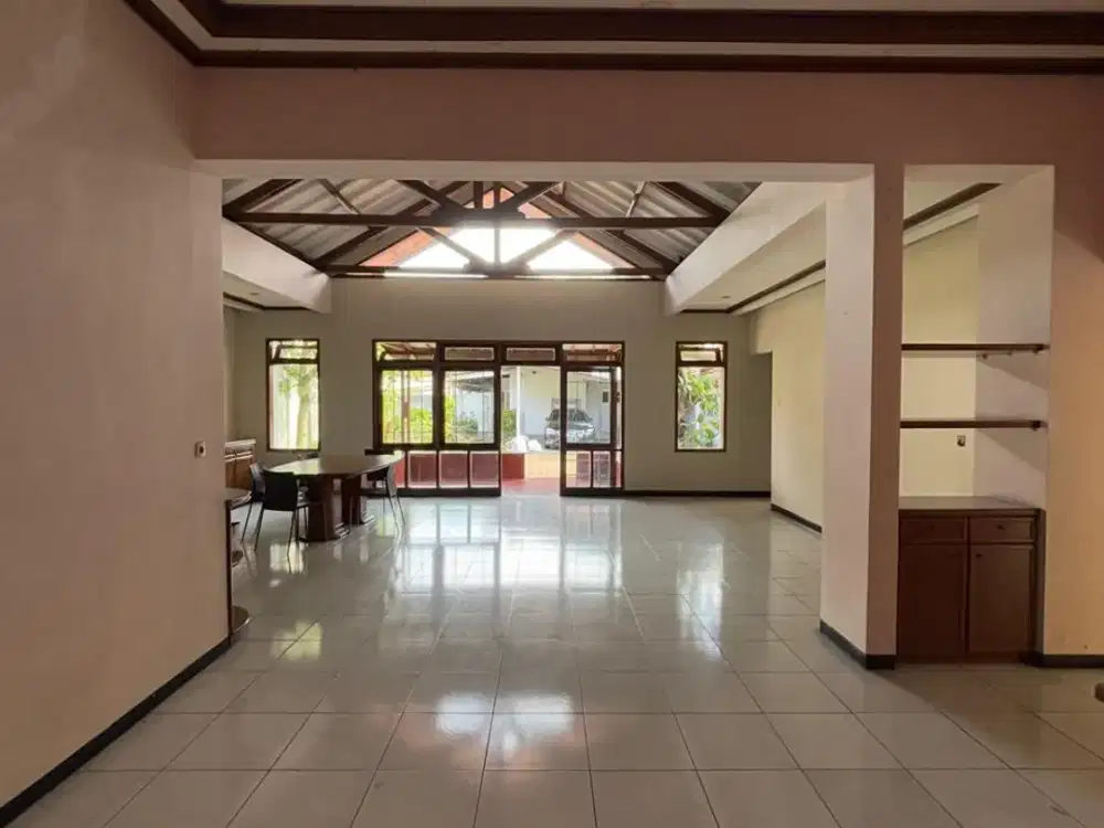 Rumah di Dekat sate Mainroad Gedung Sate Bandung Kota Cocok untuk Bisnis Resto Caffe