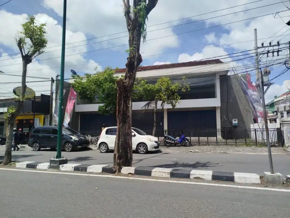 DISEWAKAN BANGUNAN COCOK UNTUK USAHA FASHION, KANTOR LOKASI WIROBRAJAN YOGYAKARTA