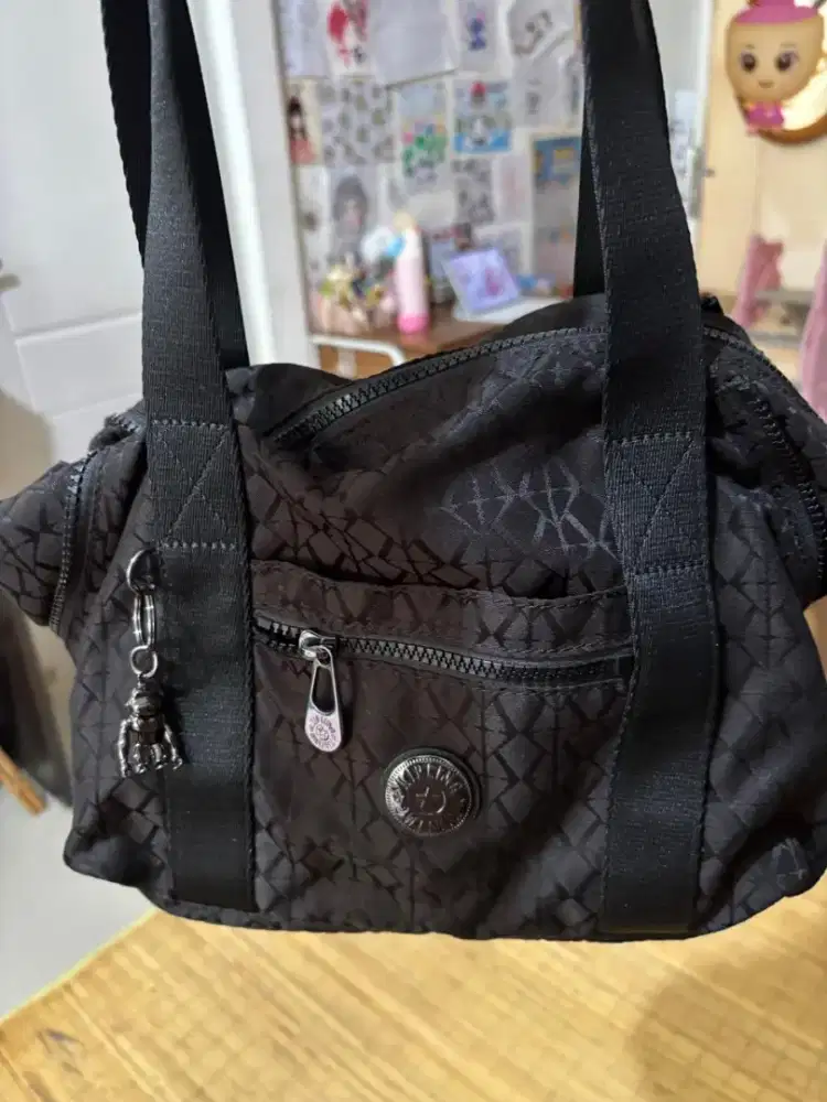 kipling original authentic 100%. like new