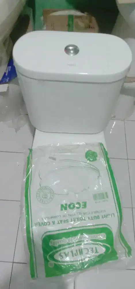 Kloset mrek Ollu masih mulus kilap.