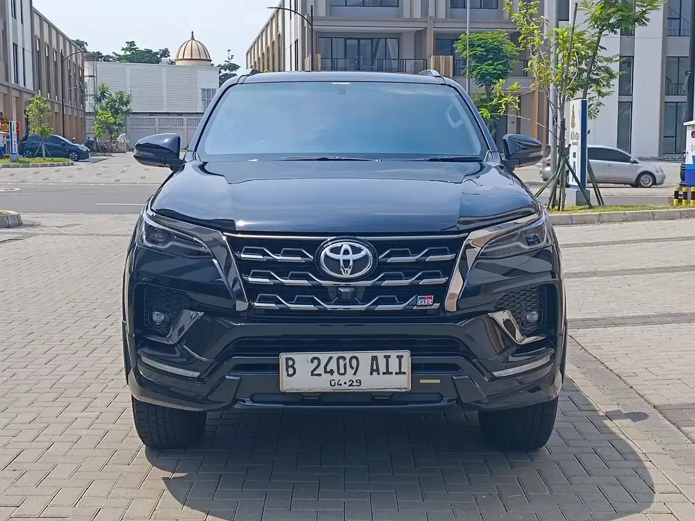 TOYOTA FORTUNER VRZ 2.8 GR AT 2024 HITAM