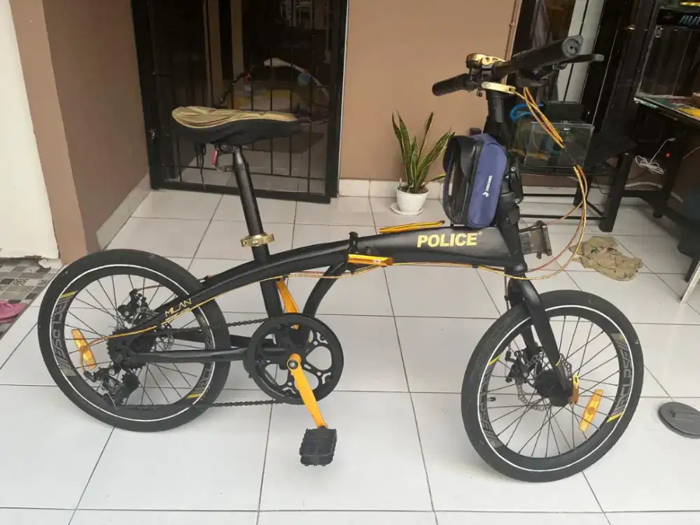 Sepeda Lipet Police Milan