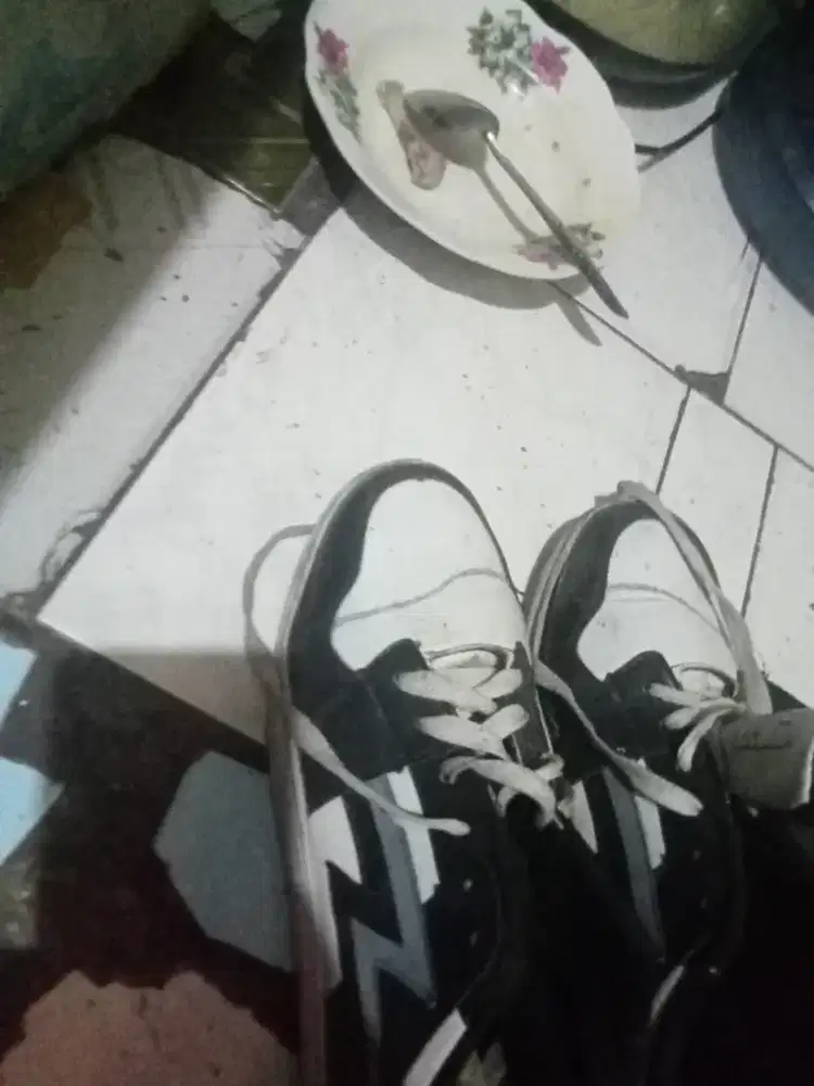 Jual sepatu bekas