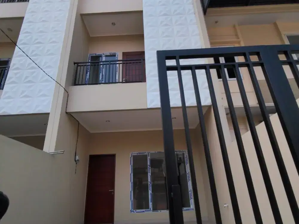 Rumah Baru Duri Kepa 3 Lantai Jalan Lega Siap Huni