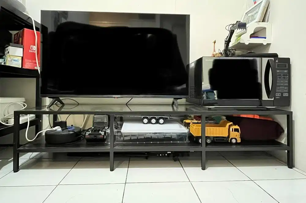 Meja Besi IKEA - Bekas