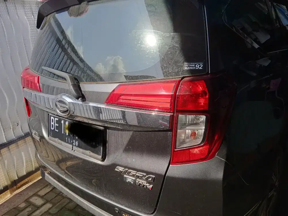 Daihatsu Sigra manual warna silver
