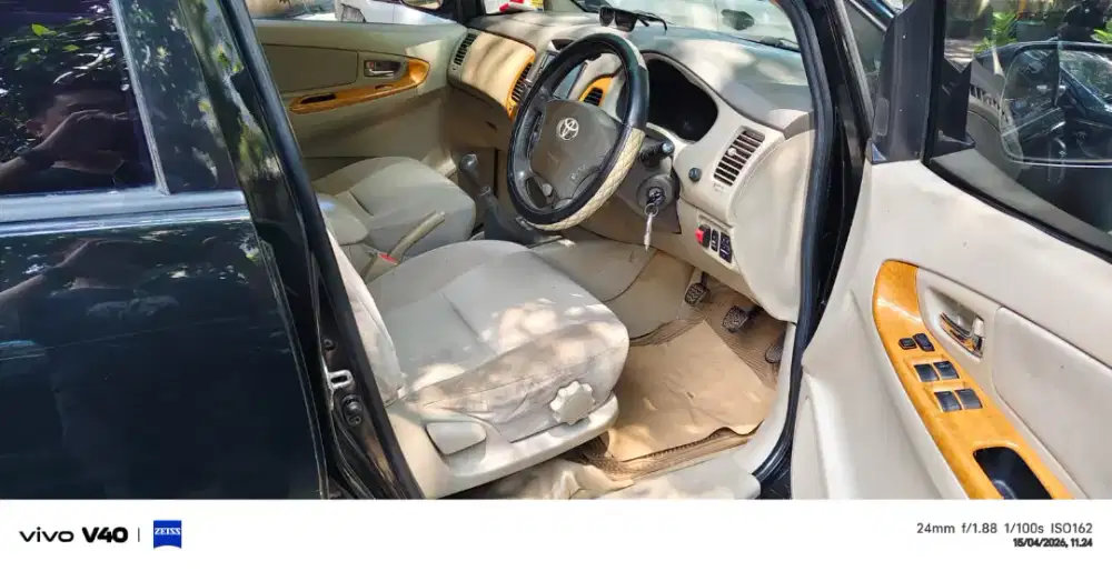 Kijang innova V 2010 kapte shet