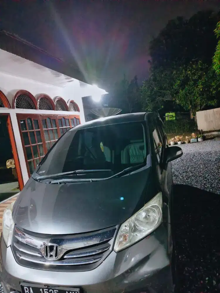 Dijual Honda Freed 2013 matic psd pemakaian pribadi kilometer 177.000