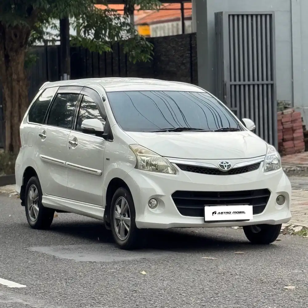 AVANZA VELOZ 2015 / 2014 Matic Bagus Murah Kredit Bekas Surabaya Tgn1