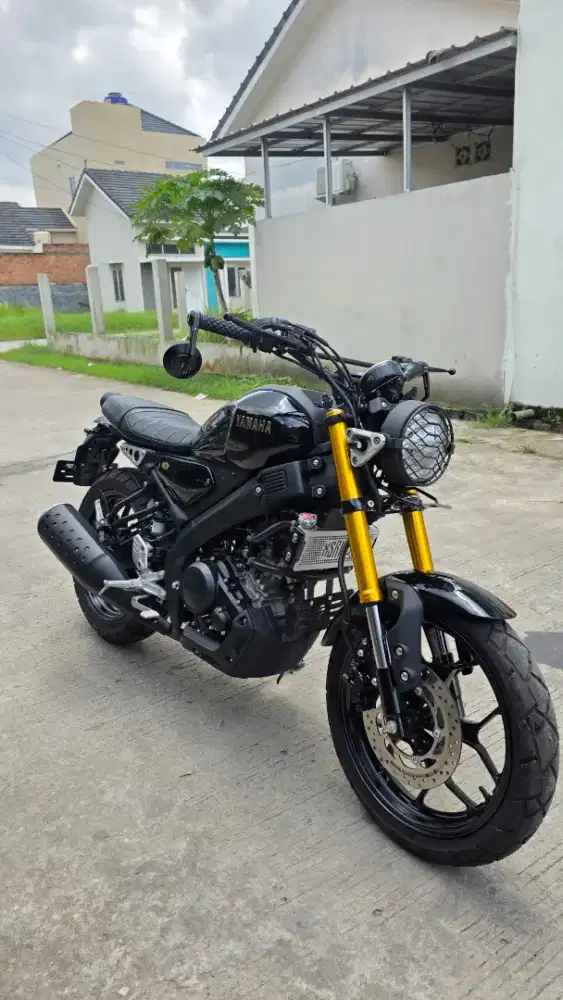 YAMAHA XSR 155 BLACK TAHUN 2025