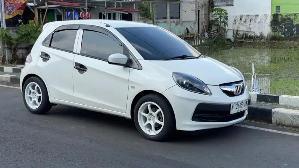 Brio 1.3 CBU thailand low km putih