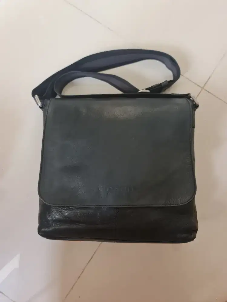 195. Sling Messenger Bag Men Pria Coach Flap Top Black
Second