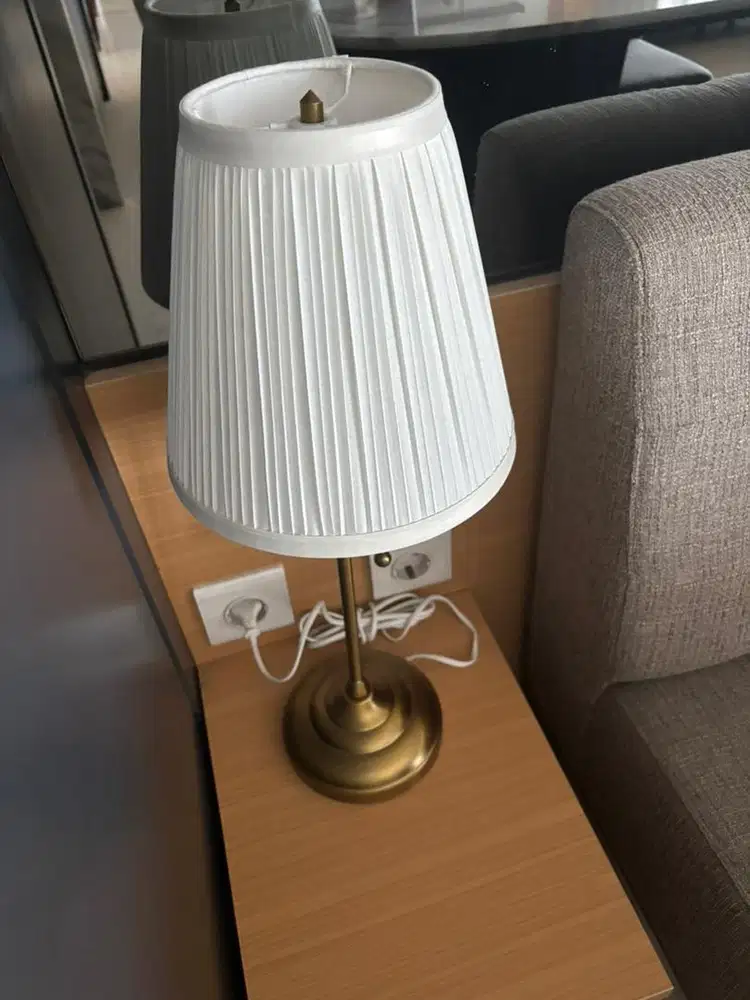 Di jual lampu kamar.