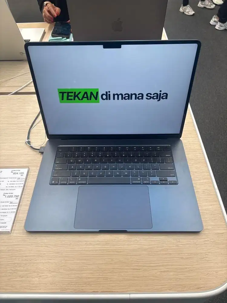 Cicilan 0% Macbook Air M5 512 15inc