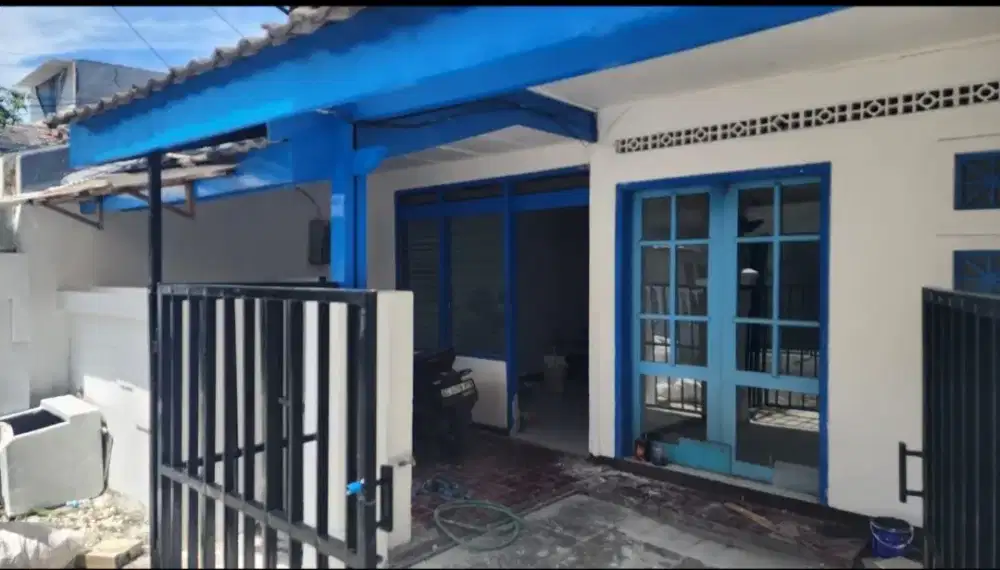 Disewakan Rumah Second Terawat di area semolowaru, Surabaya
