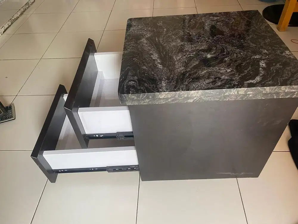 Di jual perabotan bekas seperti baru
